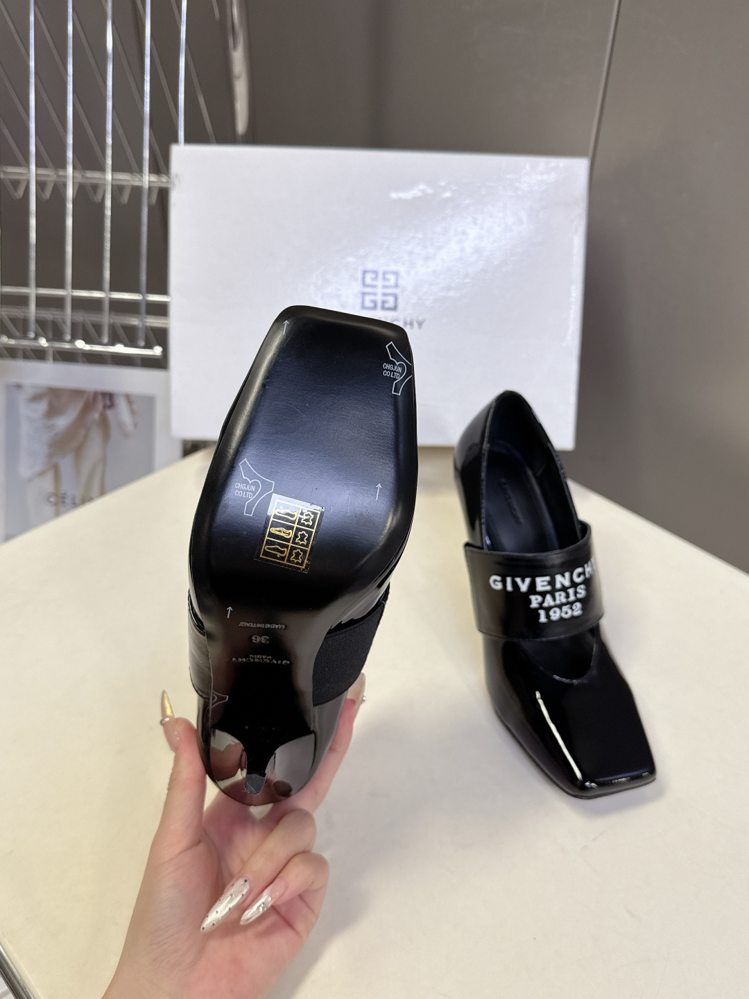 Givenchy纪梵希章若楠同款Sliced Square高跟鞋超多明星时尚博主种草 轻松优雅气质。兼顾