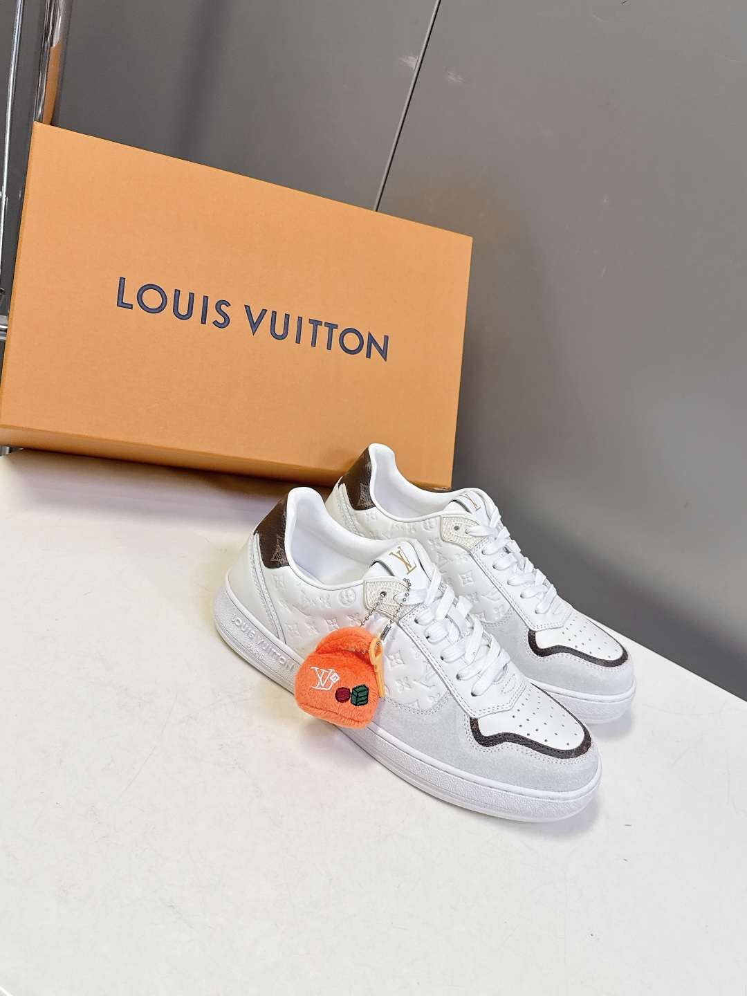 路易威登LV春夏新款运动德训鞋 专柜一鞋难求 每个店铺配额有限 超多网红时装博主种草 原版购入开发 完美