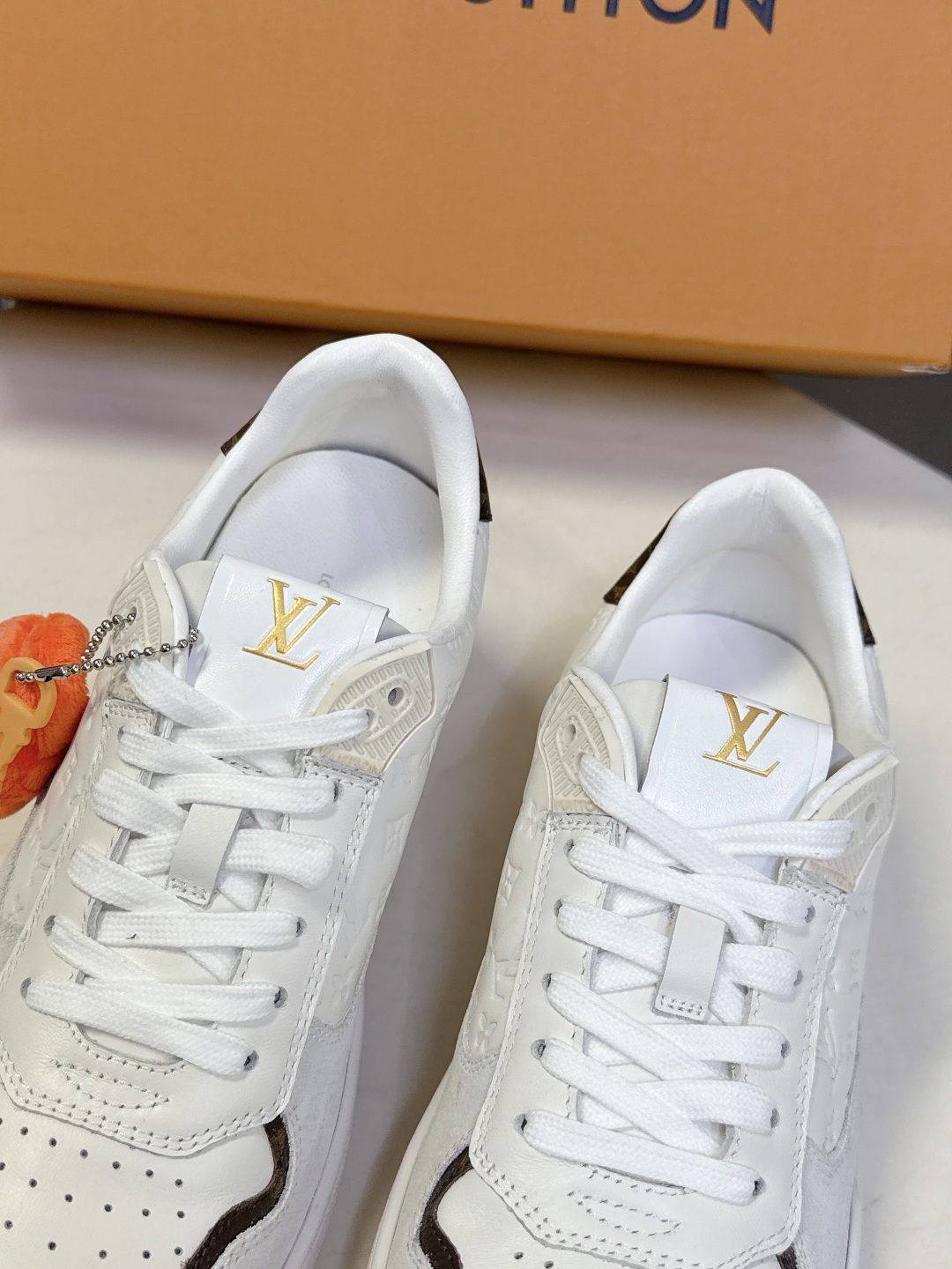 路易威登LV春夏新款运动德训鞋 专柜一鞋难求 每个店铺配额有限 超多网红时装博主种草 原版购入开发 完美