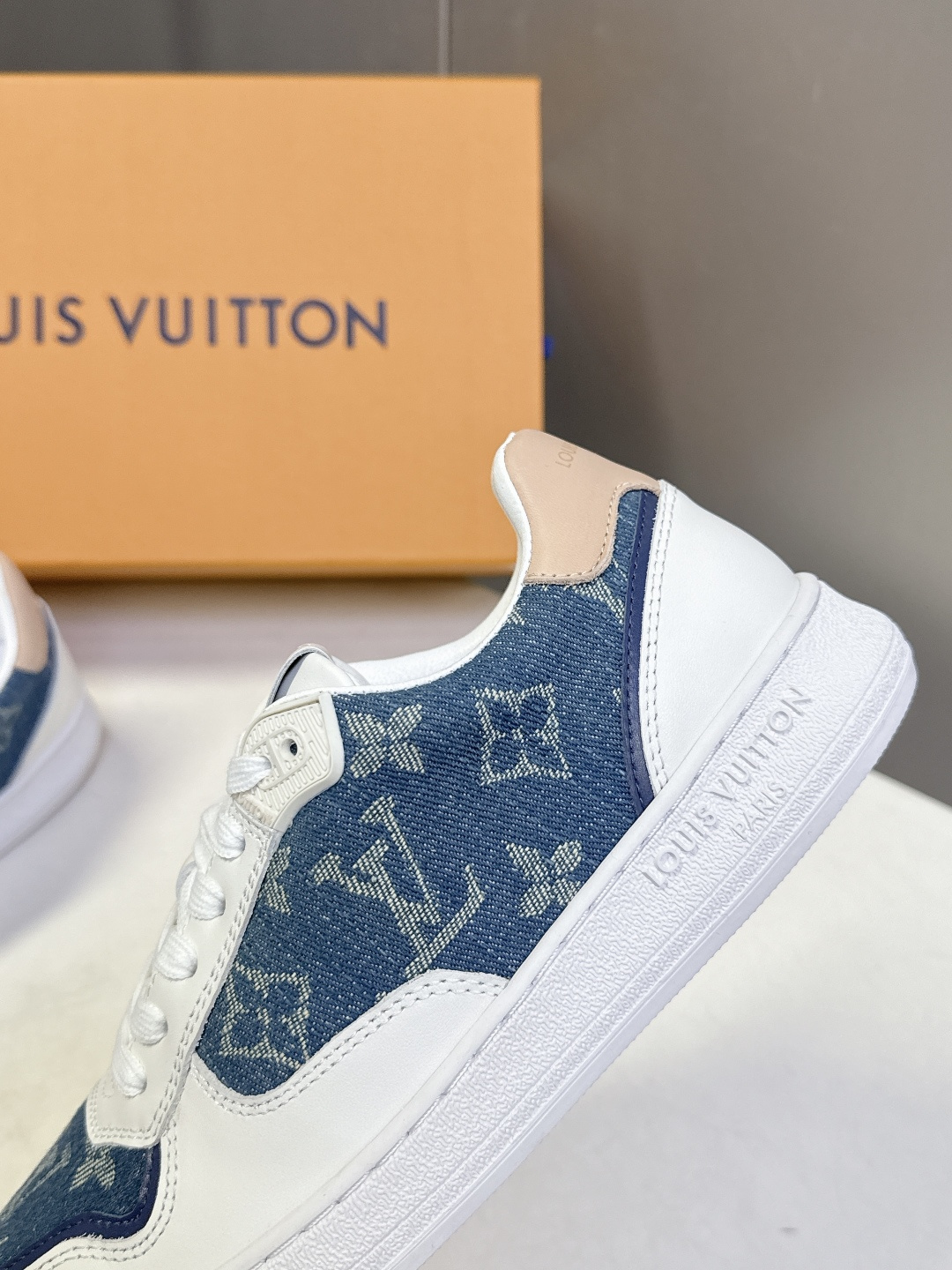 路易威登LV春夏新款运动德训鞋 专柜一鞋难求 每个店铺配额有限 超多网红时装博主种草 原版购入开发 完美