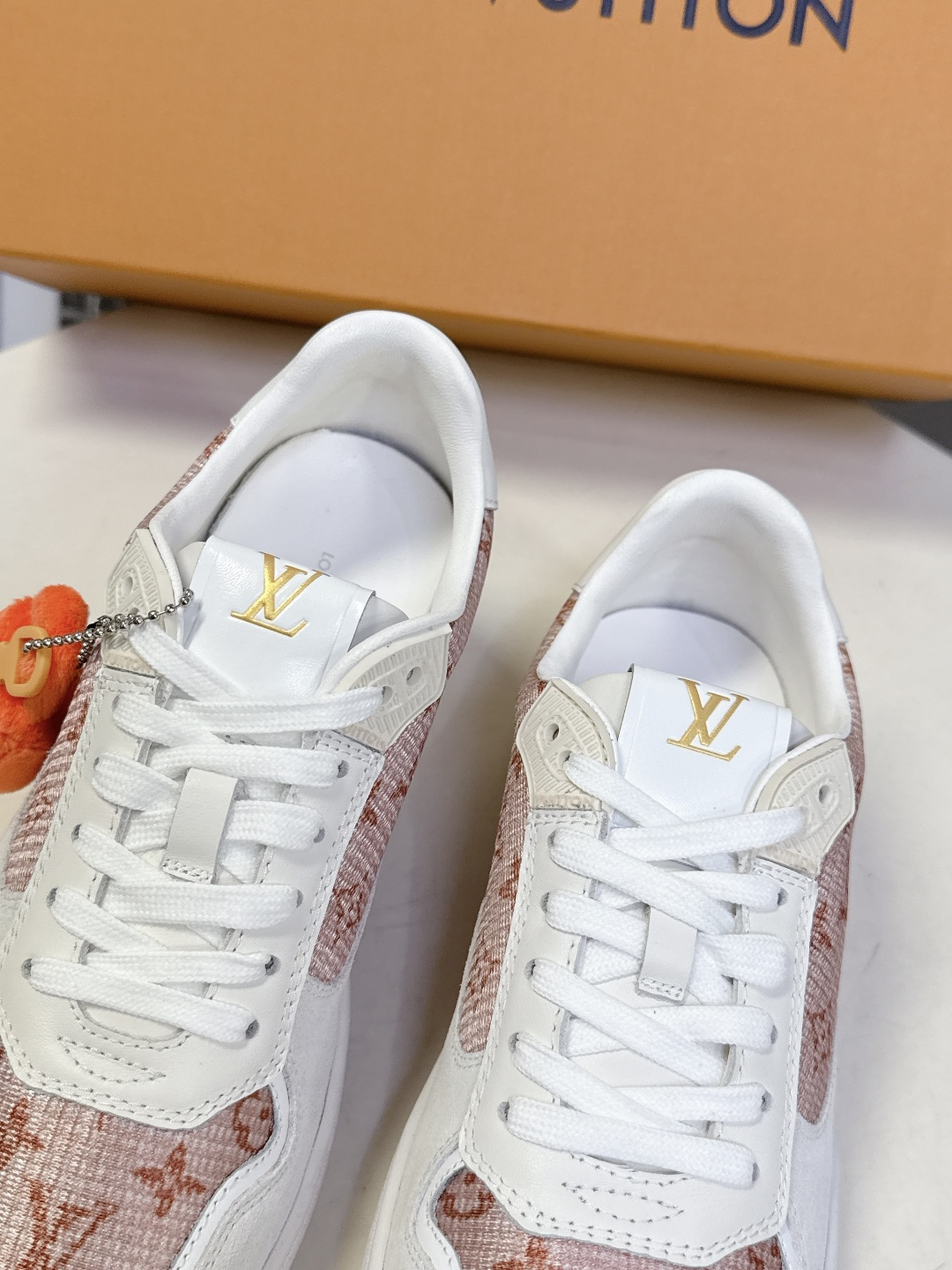 路易威登LV春夏新款运动德训鞋 专柜一鞋难求 每个店铺配额有限 超多网红时装博主种草 原版购入开发 完美