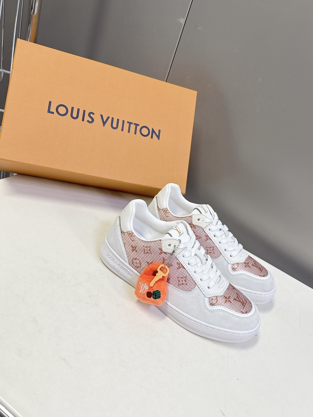 路易威登LV春夏新款运动德训鞋 专柜一鞋难求 每个店铺配额有限 超多网红时装博主种草 原版购入开发 完美