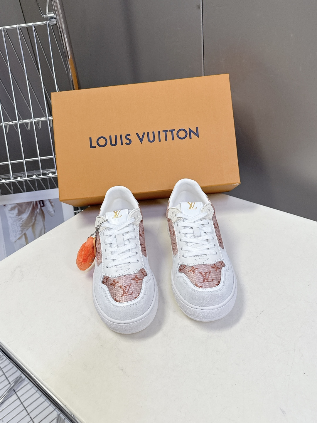 路易威登LV春夏新款运动德训鞋 专柜一鞋难求 每个店铺配额有限 超多网红时装博主种草 原版购入开发 完美