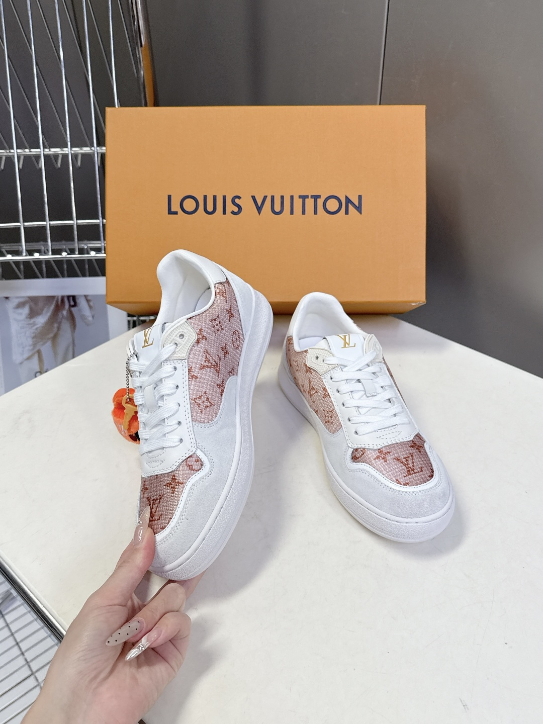 路易威登LV春夏新款运动德训鞋 专柜一鞋难求 每个店铺配额有限 超多网红时装博主种草 原版购入开发 完美