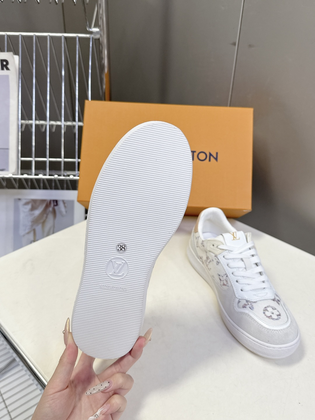 路易威登LV春夏新款运动德训鞋 专柜一鞋难求 每个店铺配额有限 超多网红时装博主种草 原版购入开发 完美