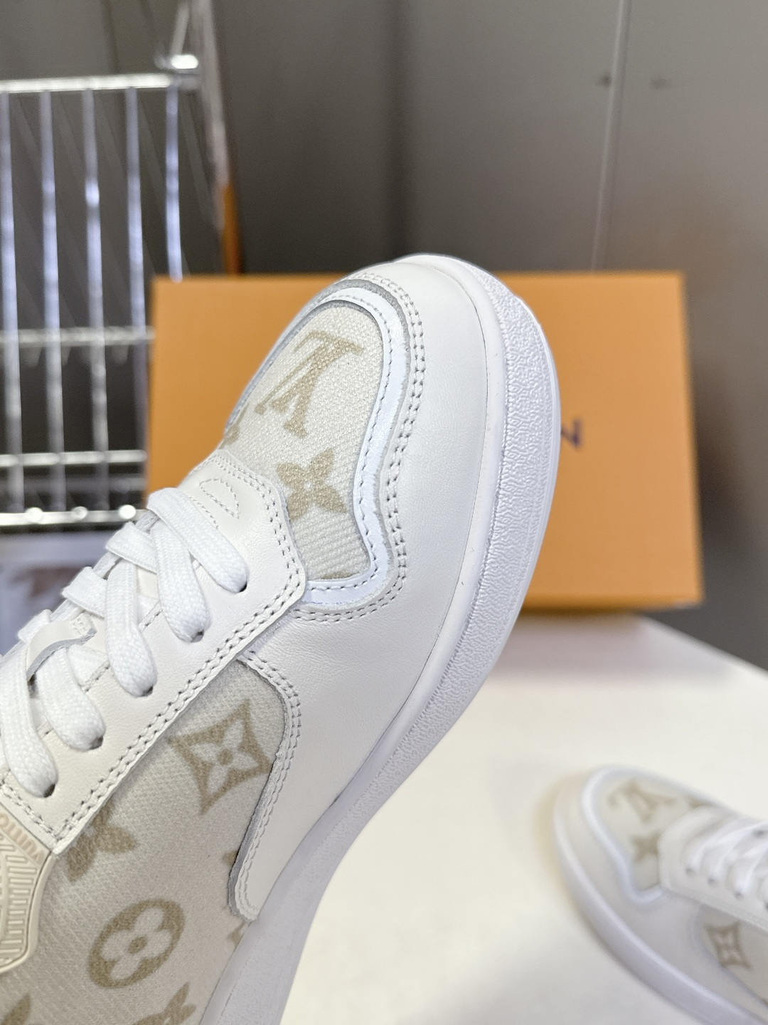 路易威登LV春夏新款运动德训鞋 专柜一鞋难求 每个店铺配额有限 超多网红时装博主种草 原版购入开发 完美