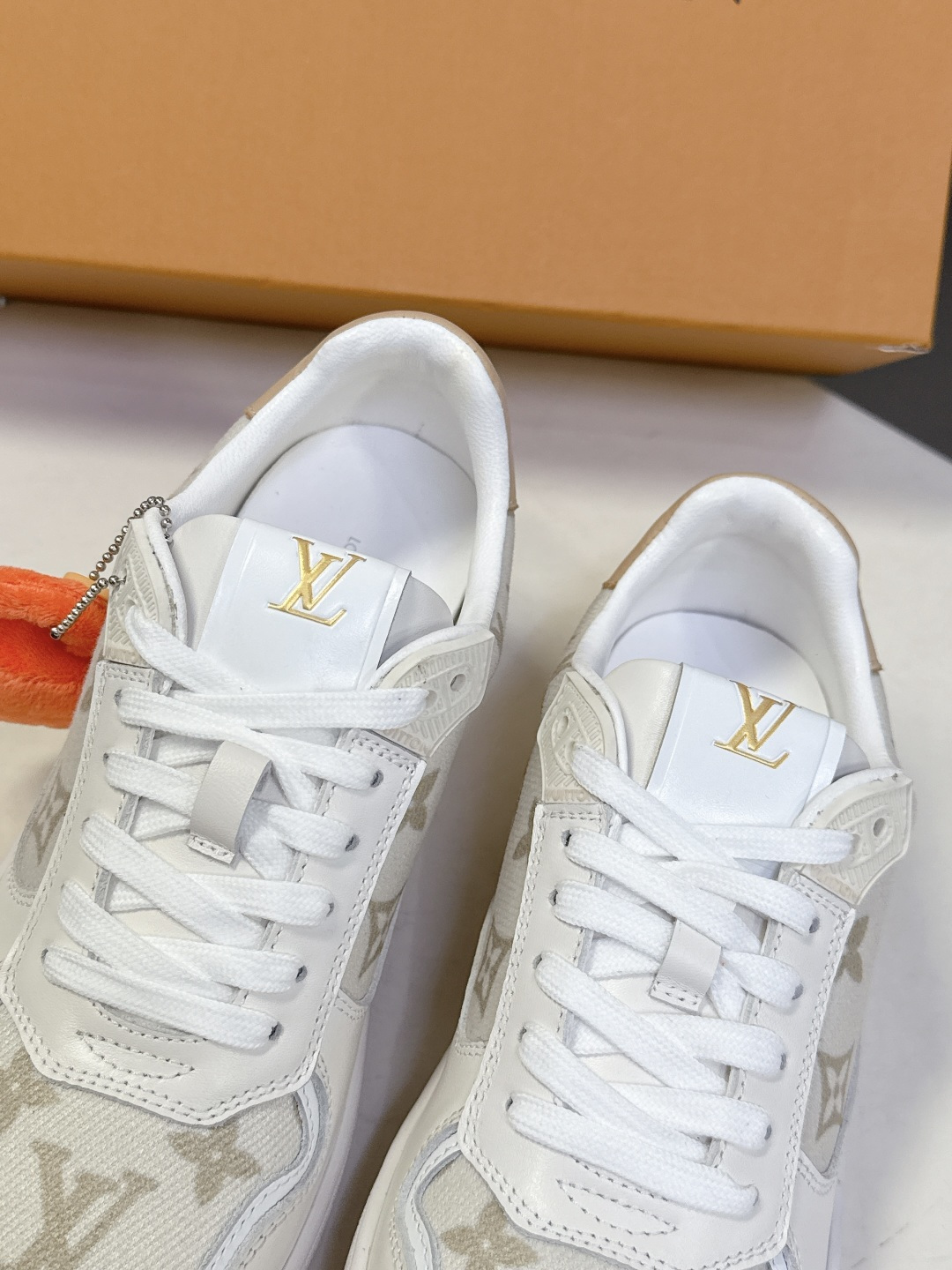 路易威登LV春夏新款运动德训鞋 专柜一鞋难求 每个店铺配额有限 超多网红时装博主种草 原版购入开发 完美