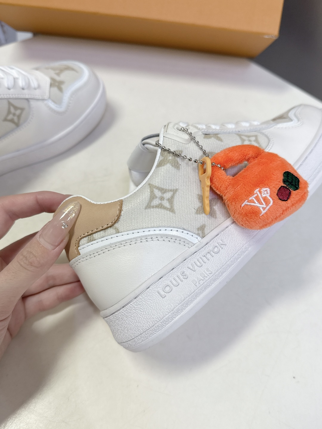 路易威登LV春夏新款运动德训鞋 专柜一鞋难求 每个店铺配额有限 超多网红时装博主种草 原版购入开发 完美