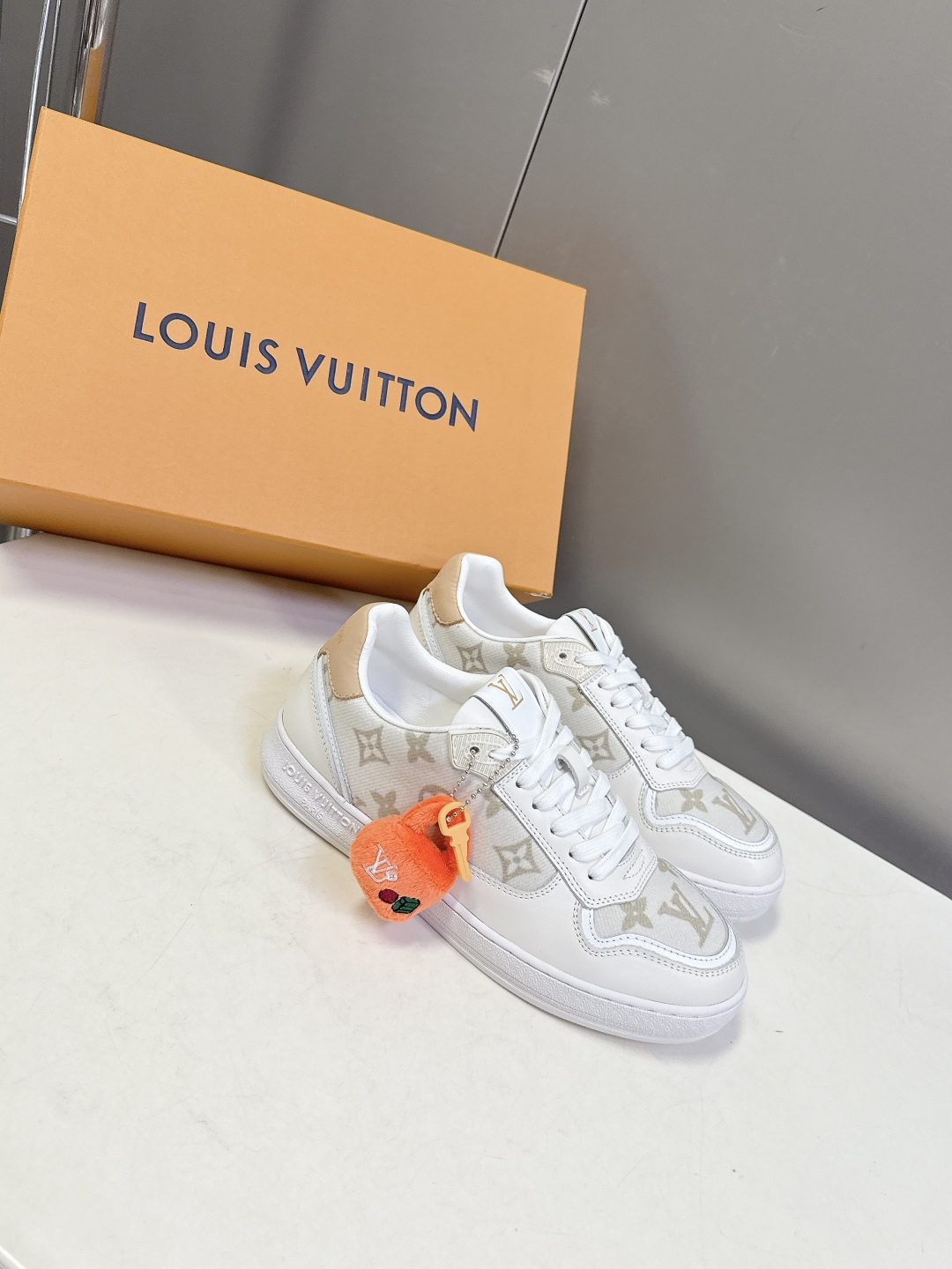 路易威登LV春夏新款运动德训鞋 专柜一鞋难求 每个店铺配额有限 超多网红时装博主种草 原版购入开发 完美