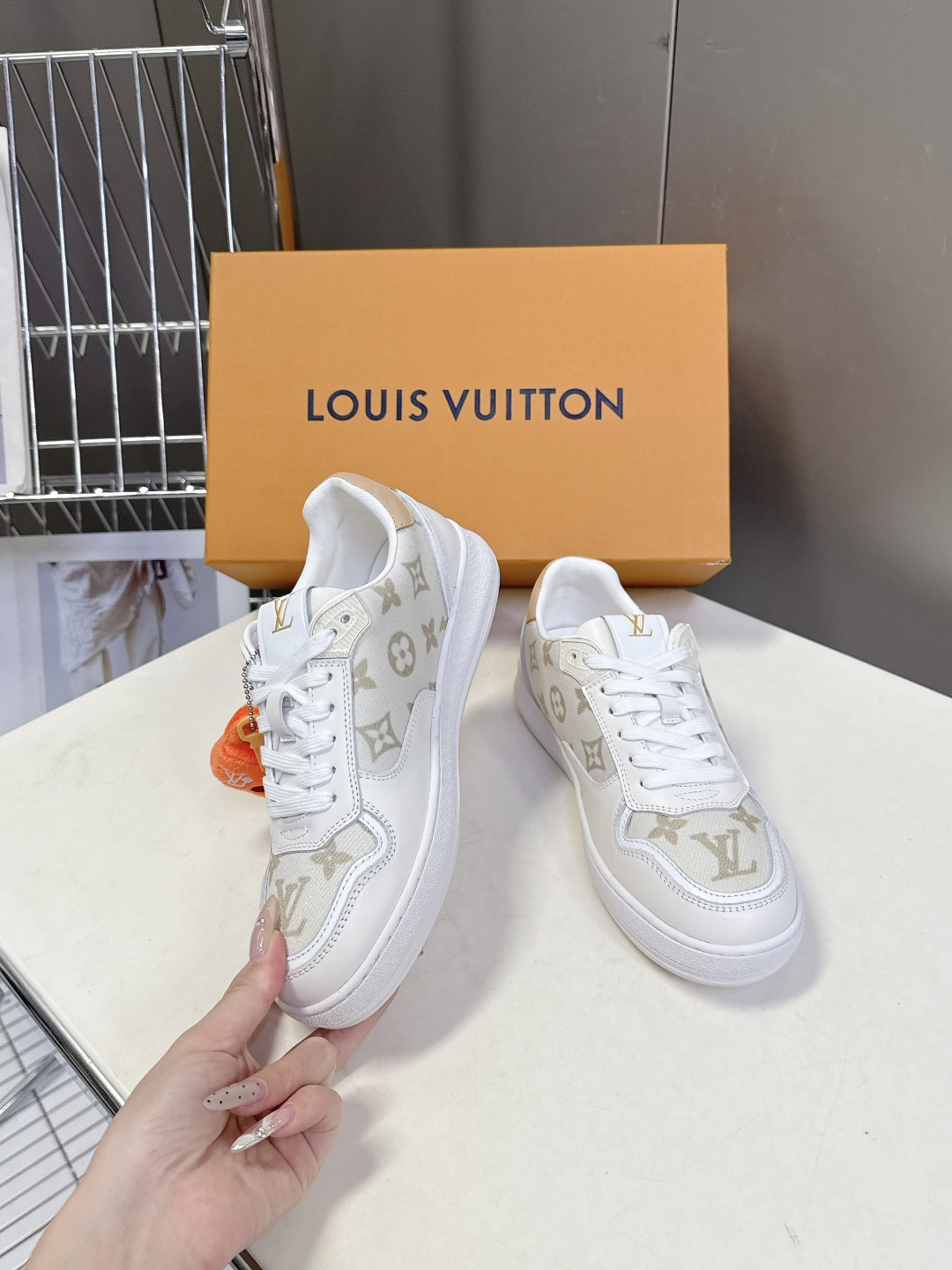 路易威登LV春夏新款运动德训鞋 专柜一鞋难求 每个店铺配额有限 超多网红时装博主种草 原版购入开发 完美