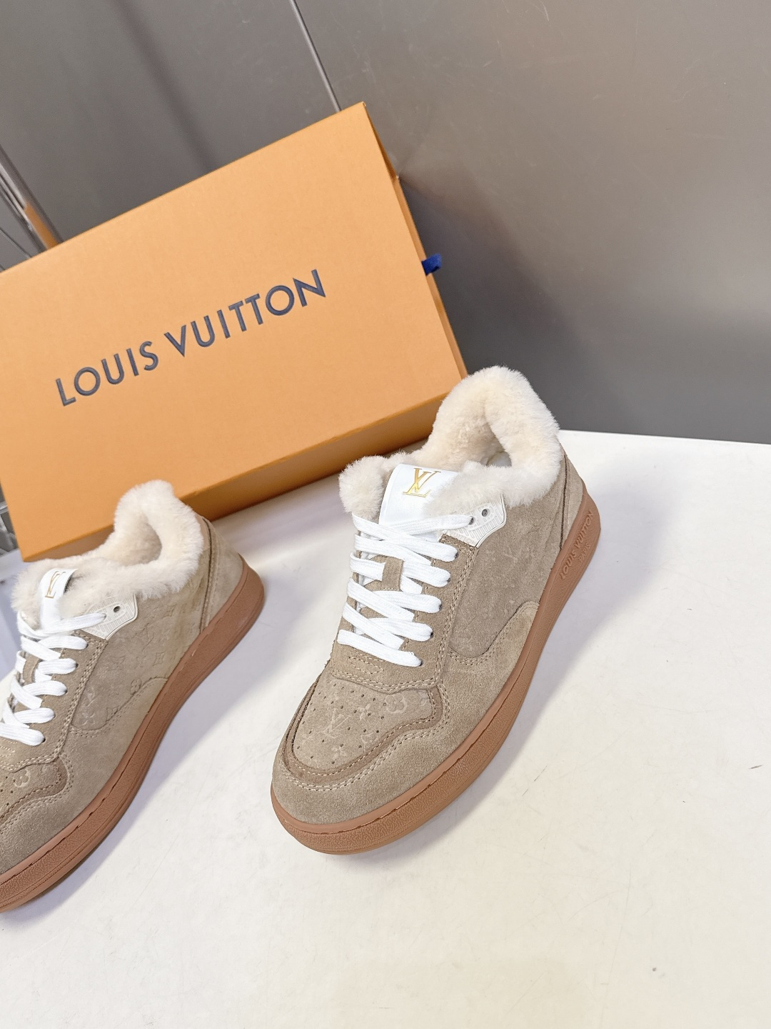 路易威登LV秋冬最新款运动毛里德训鞋 专柜一鞋难求 每个店铺配额有限 超多网红时装博主种草 原版购入开发