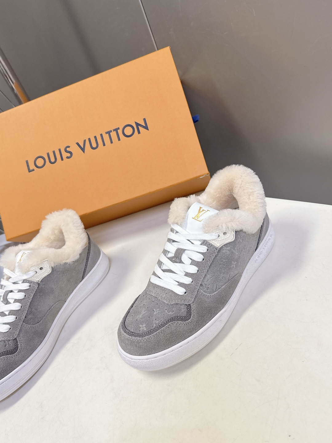 路易威登LV秋冬最新款运动毛里德训鞋 专柜一鞋难求 每个店铺配额有限 超多网红时装博主种草 原版购入开发