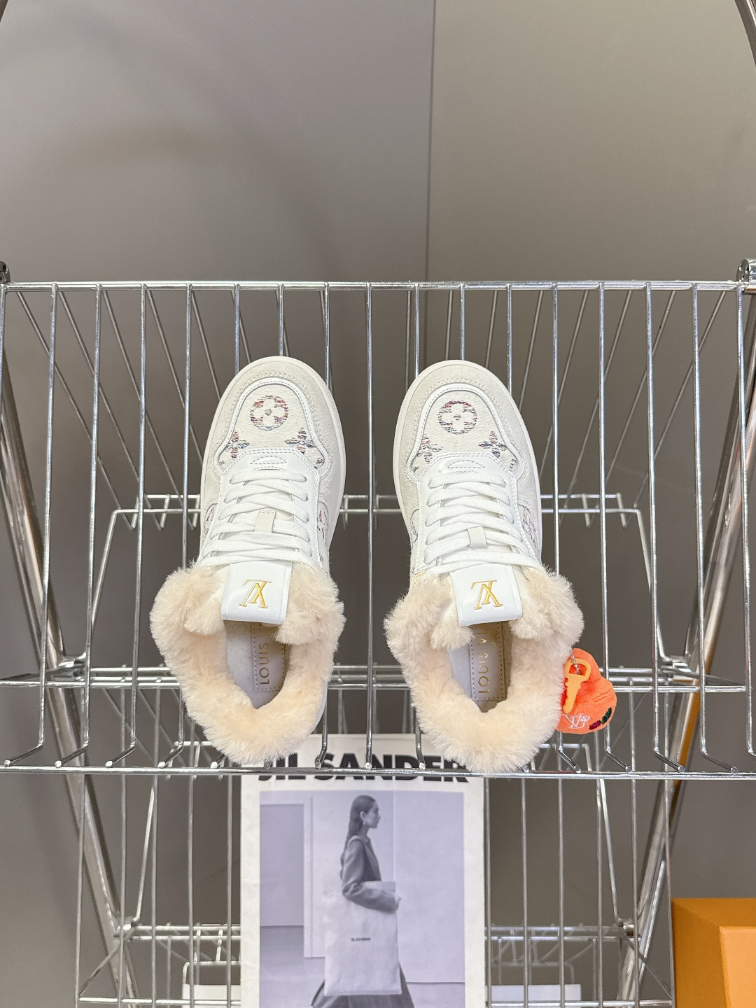 路易威登LV秋冬最新款运动毛里德训鞋 专柜一鞋难求 每个店铺配额有限 超多网红时装博主种草 原版购入开发