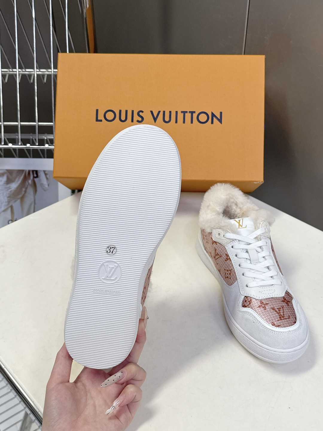 路易威登LV秋冬最新款运动毛里德训鞋 专柜一鞋难求 每个店铺配额有限 超多网红时装博主种草 原版购入开发