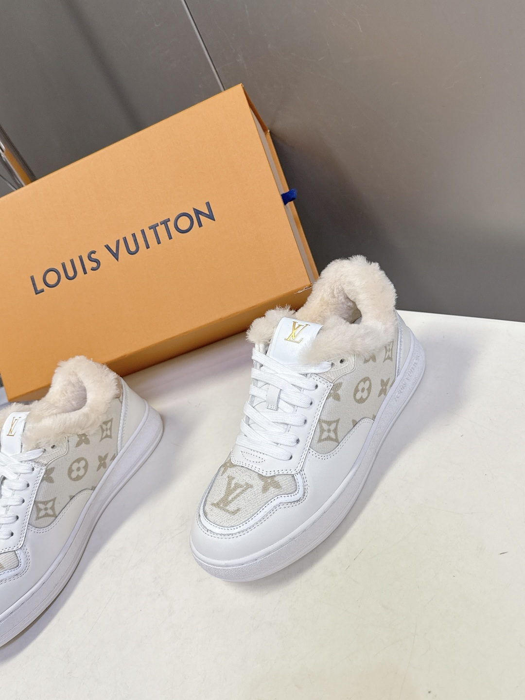 路易威登LV秋冬最新款运动毛里德训鞋 专柜一鞋难求 每个店铺配额有限 超多网红时装博主种草 原版购入开发