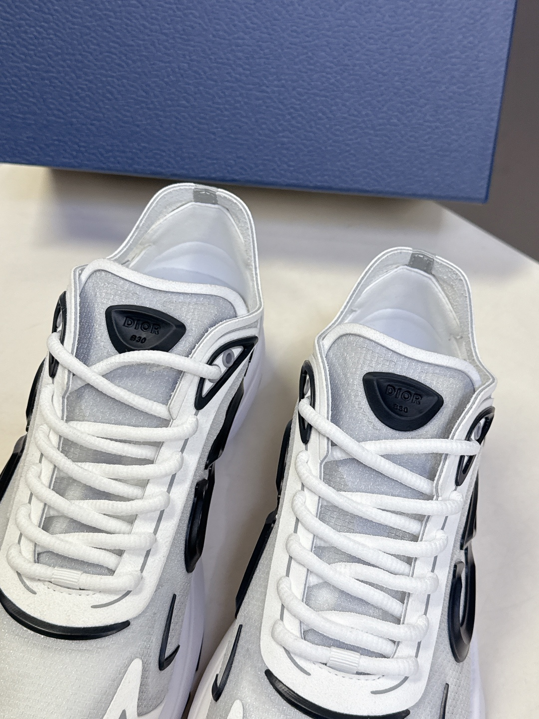 Dior迪奥最新情侣款B30 Countdown运动鞋 这款B30倒计时科技训练鞋是 2026年春季的新