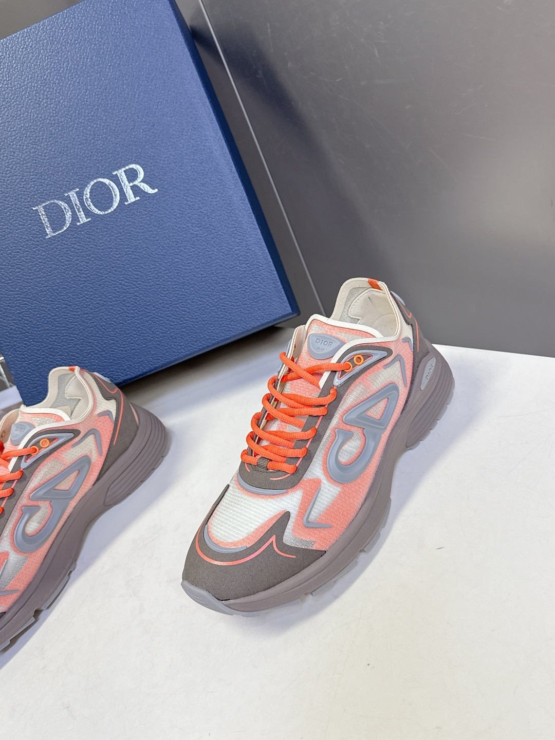 Dior迪奥最新情侣款B30 Countdown运动鞋 这款B30倒计时科技训练鞋是 2026年春季的新