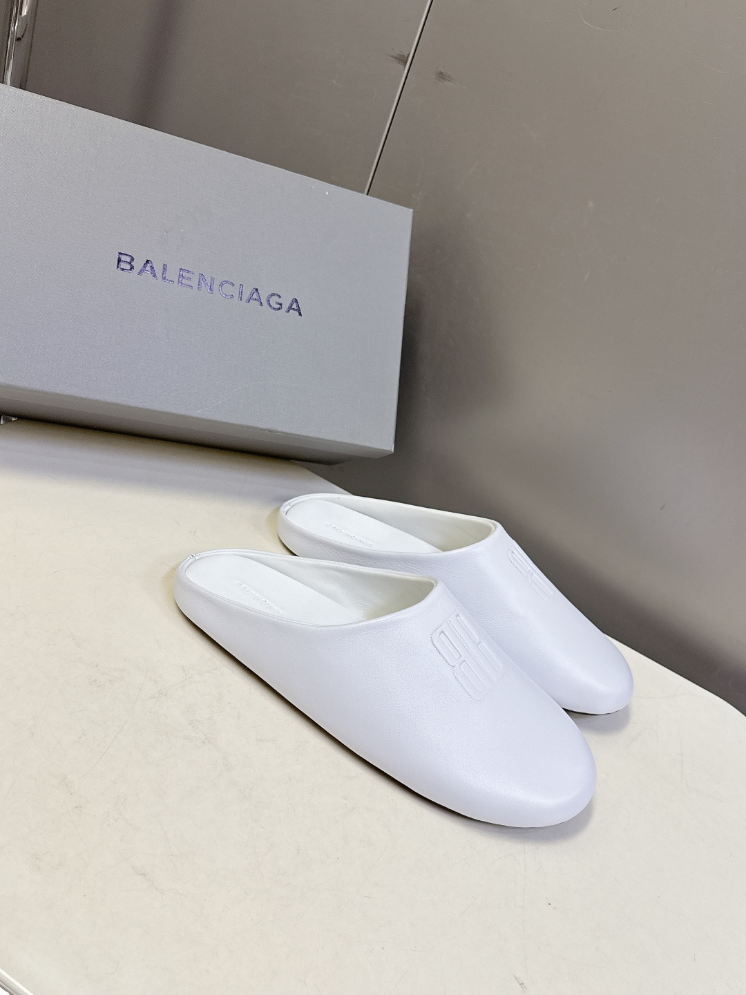 BALENCIAGA巴黎世家最新走秀款情侣半拖 百位ins博主网红推荐 国外超多明星网红种草 经典永不过