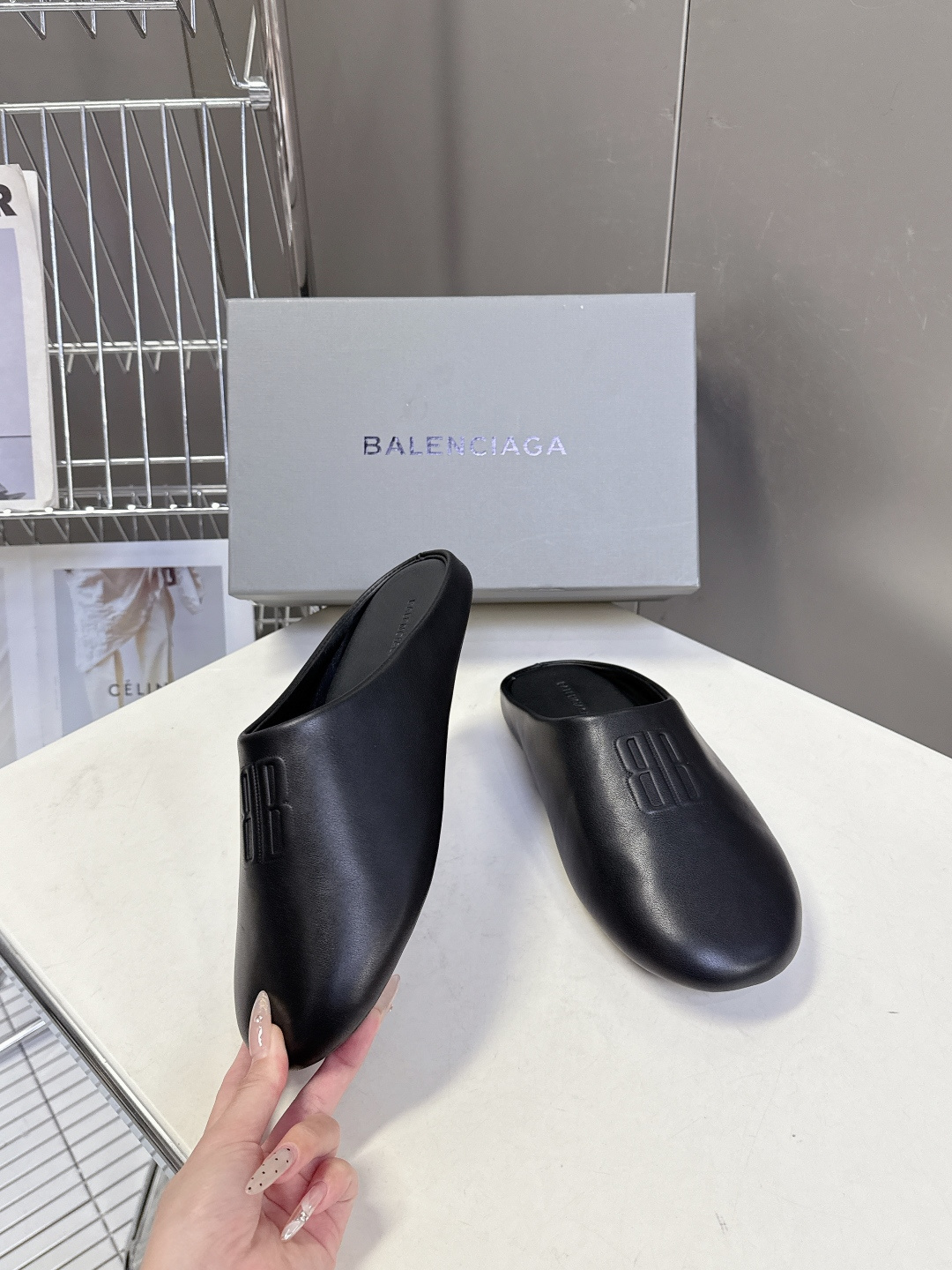 BALENCIAGA巴黎世家最新走秀款情侣半拖 百位ins博主网红推荐 国外超多明星网红种草 经典永不过