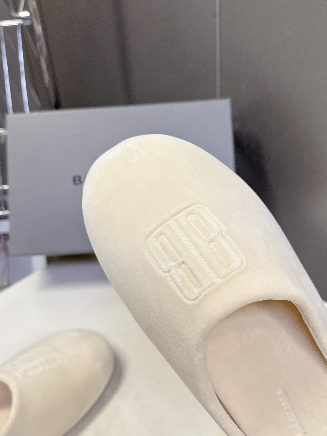 BALENCIAGA巴黎世家最新走秀款情侣半拖 百位ins博主网红推荐 国外超多明星网红种草 经典永不过