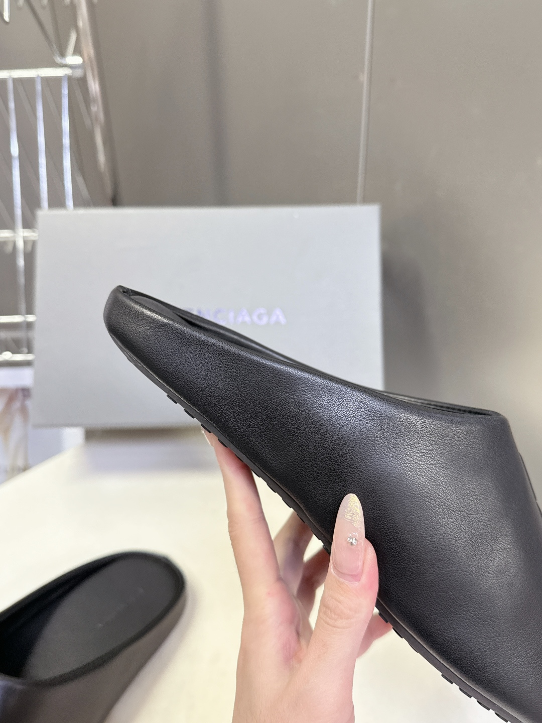 BALENCIAGA巴黎世家最新走秀款情侣半拖 百位ins博主网红推荐 国外超多明星网红种草 经典永不过