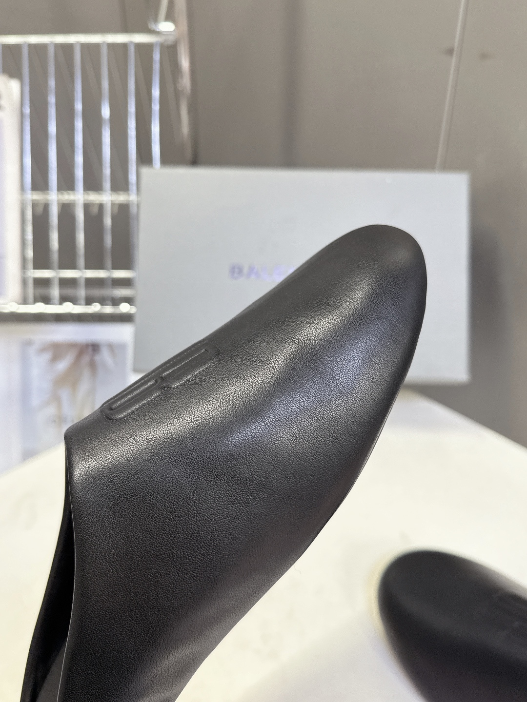 BALENCIAGA巴黎世家最新走秀款情侣半拖 百位ins博主网红推荐 国外超多明星网红种草 经典永不过