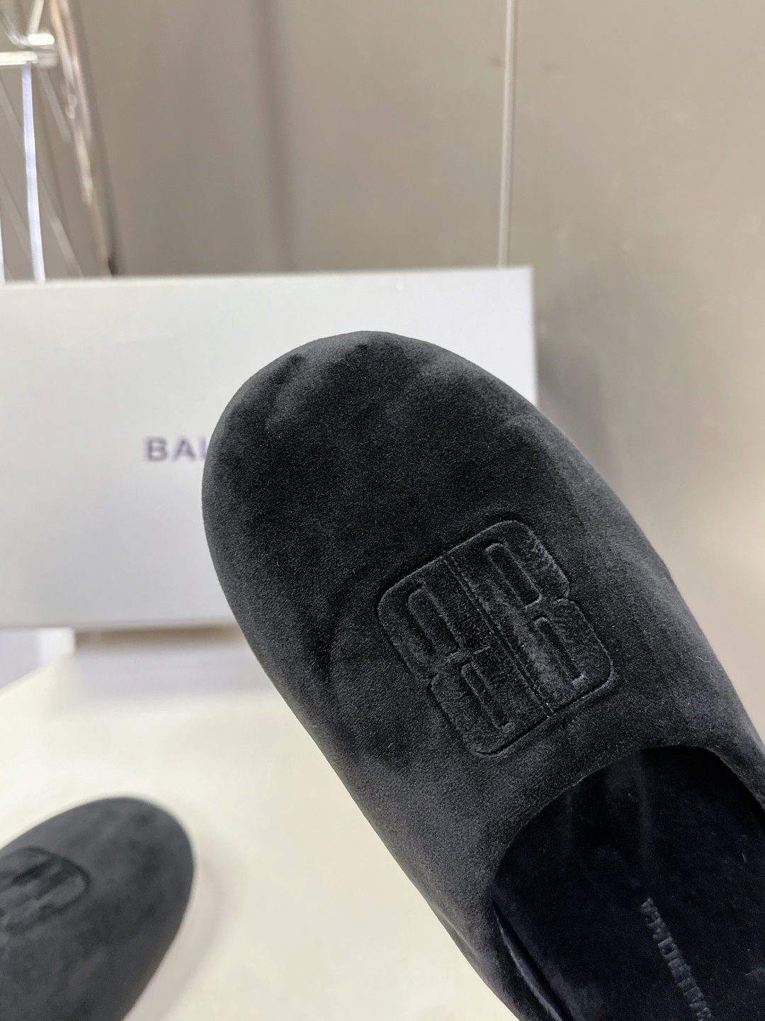 BALENCIAGA巴黎世家最新走秀款情侣半拖 百位ins博主网红推荐 国外超多明星网红种草 经典永不过