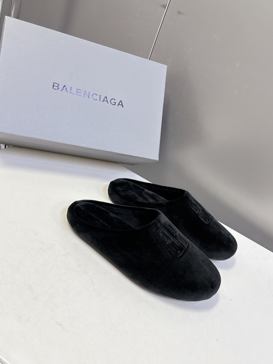 BALENCIAGA巴黎世家最新走秀款情侣半拖 百位ins博主网红推荐 国外超多明星网红种草 经典永不过