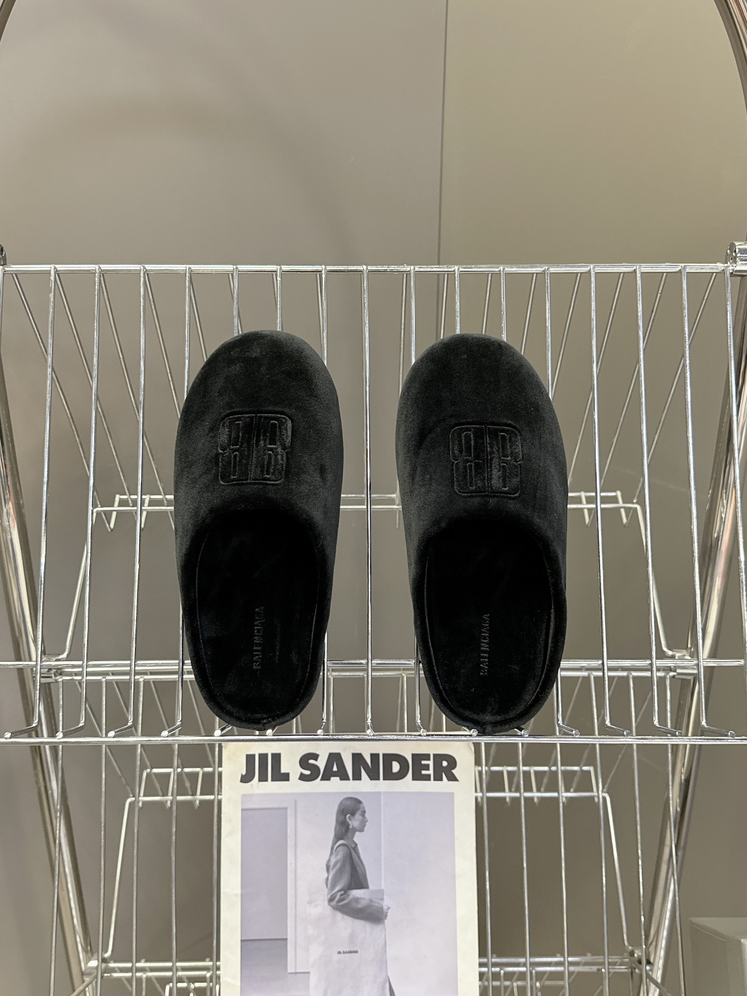 BALENCIAGA巴黎世家最新走秀款情侣半拖 百位ins博主网红推荐 国外超多明星网红种草 经典永不过