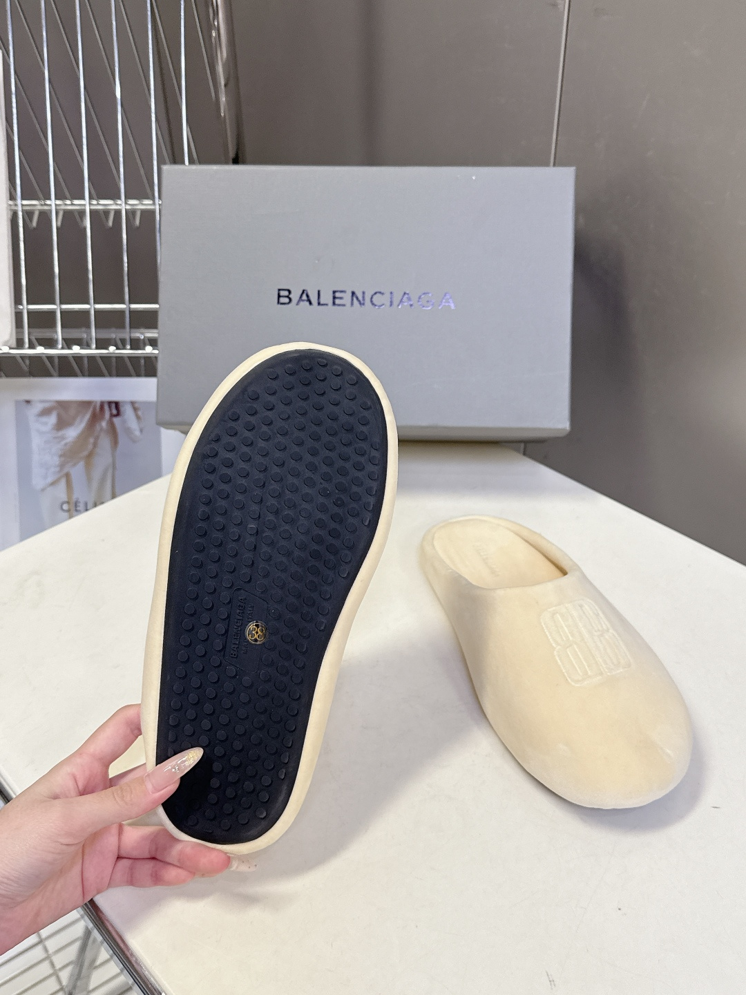 BALENCIAGA巴黎世家最新走秀款情侣半拖 百位ins博主网红推荐 国外超多明星网红种草 经典永不过