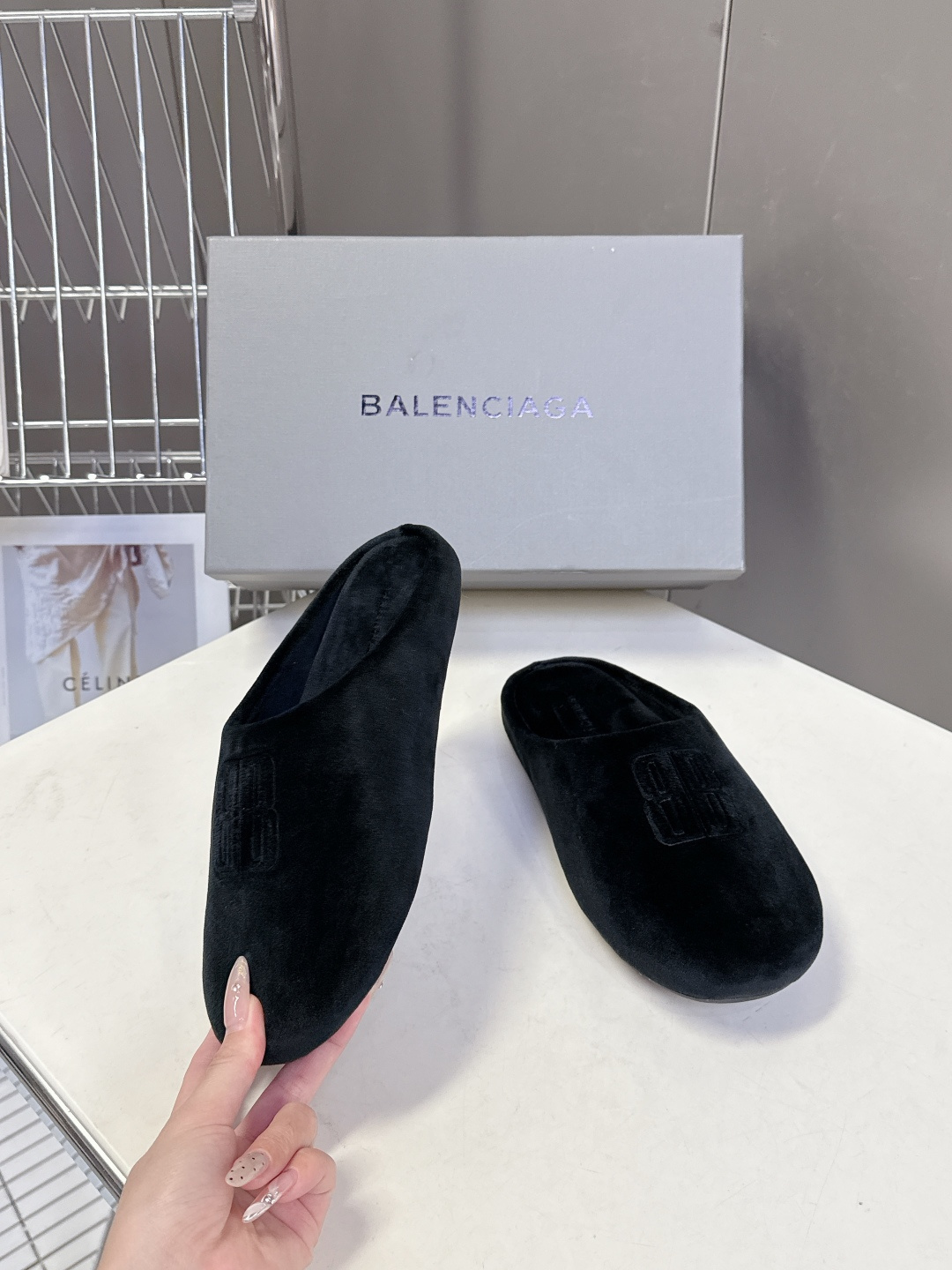 BALENCIAGA巴黎世家最新走秀款情侣半拖 百位ins博主网红推荐 国外超多明星网红种草 经典永不过