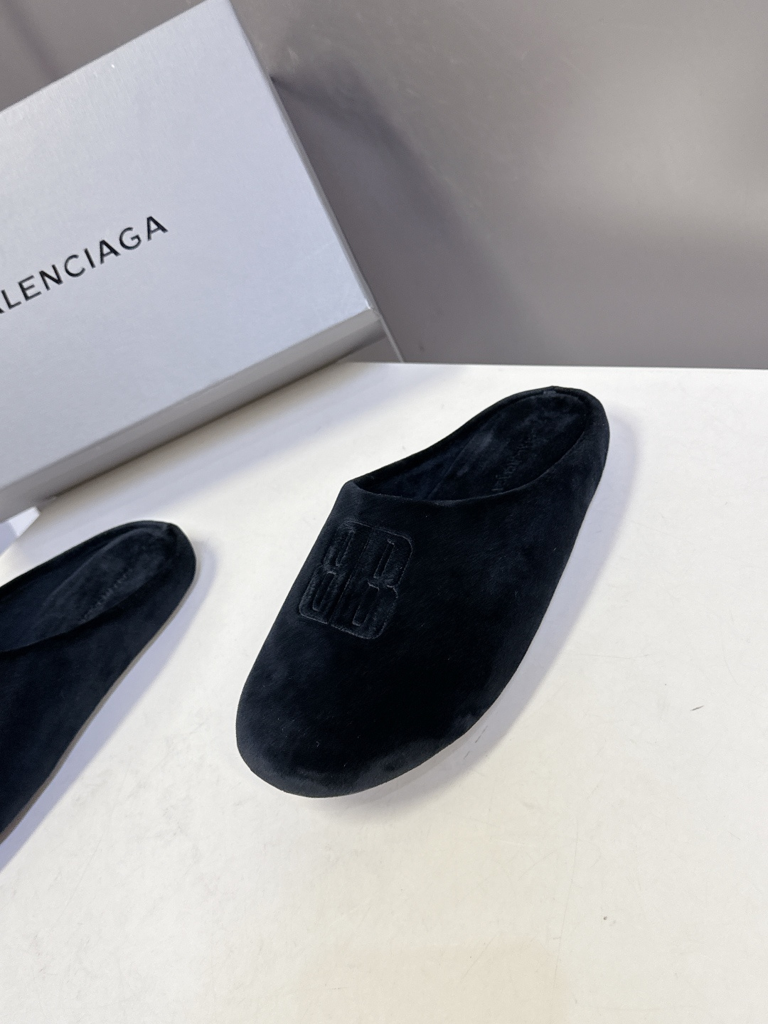 BALENCIAGA巴黎世家最新走秀款情侣半拖 百位ins博主网红推荐 国外超多明星网红种草 经典永不过