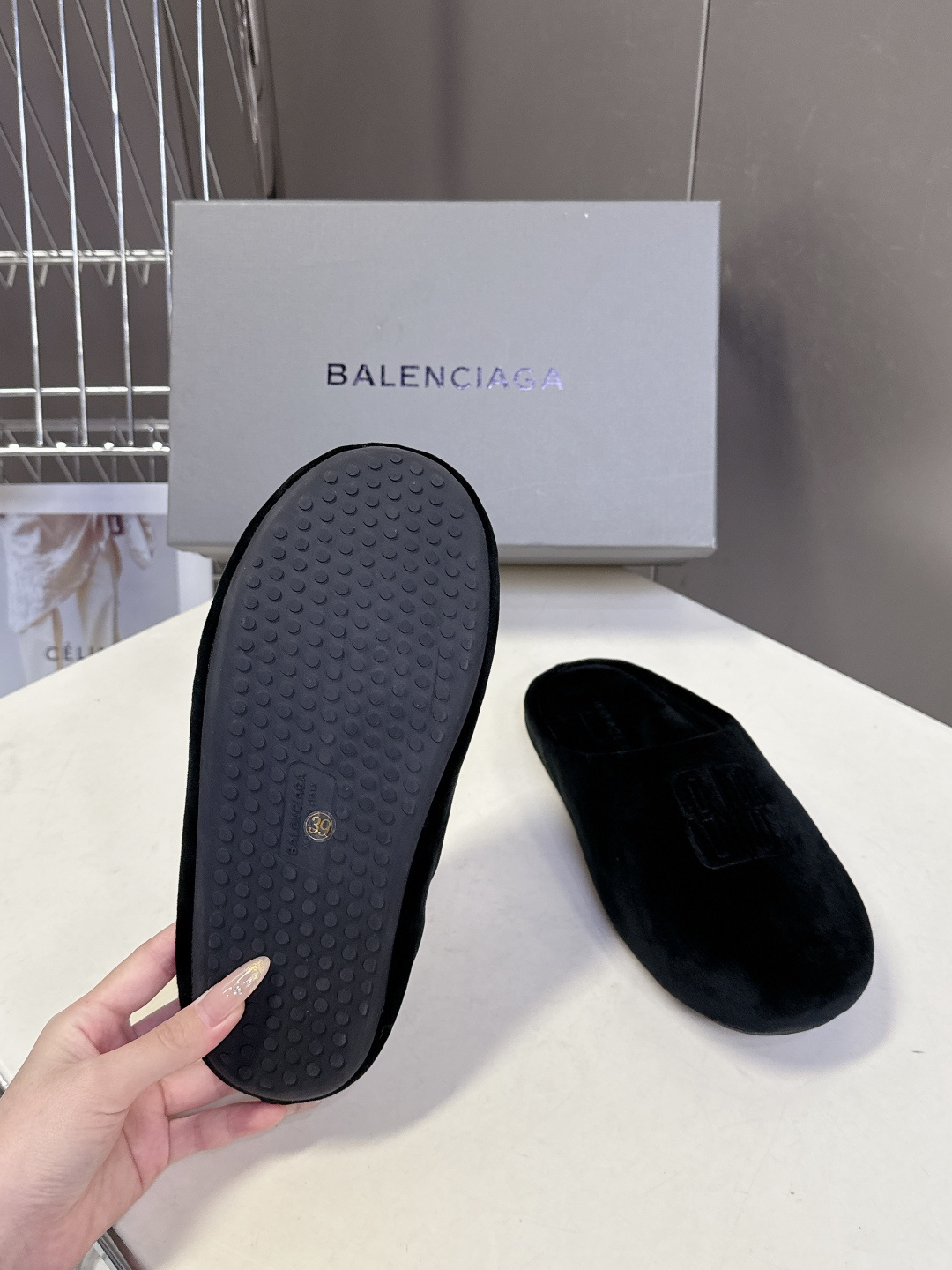 BALENCIAGA巴黎世家最新走秀款情侣半拖 百位ins博主网红推荐 国外超多明星网红种草 经典永不过