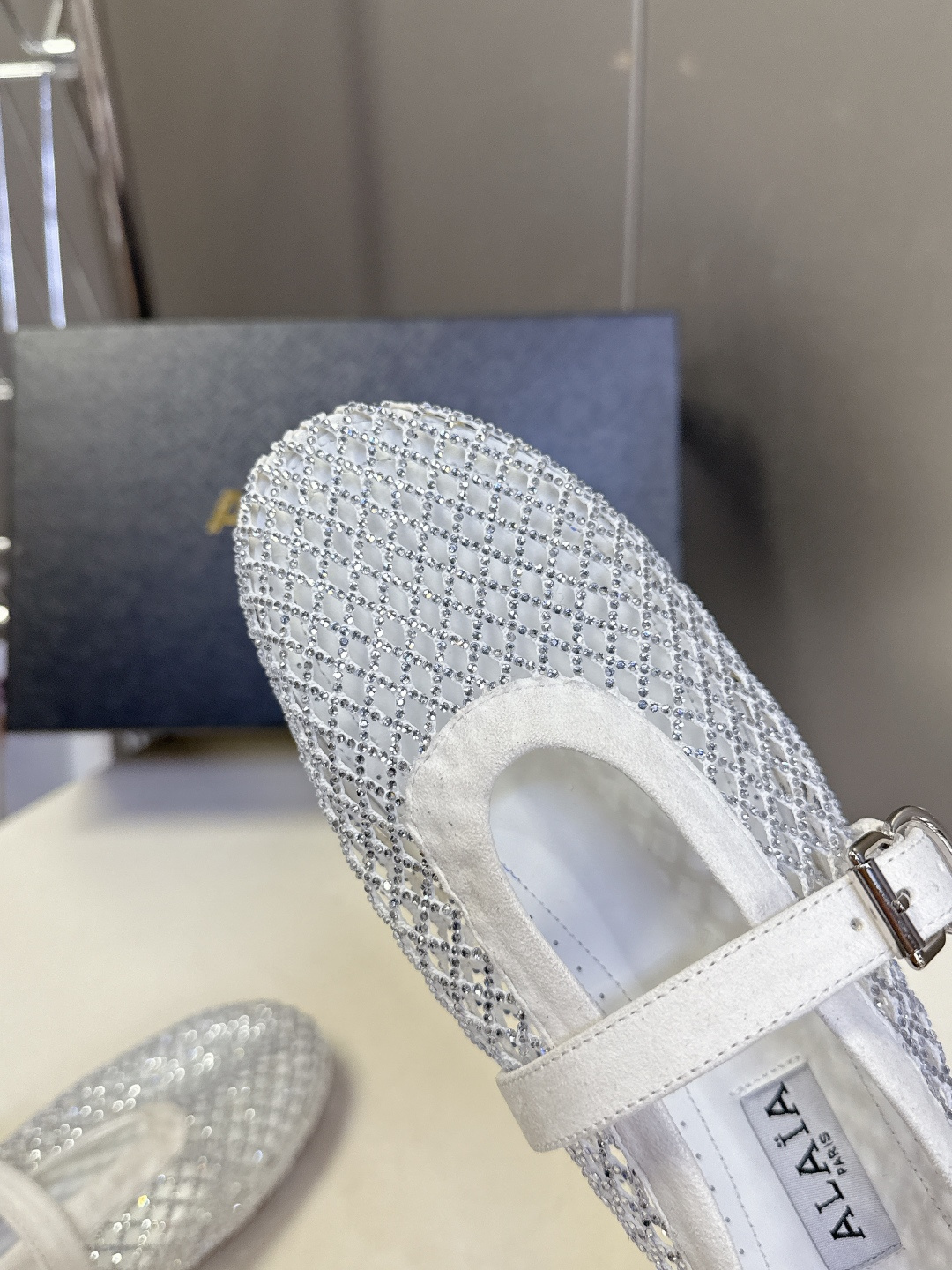 Alaia阿莱亚春夏最新款渔网水晶 平底芭蕾舞鞋 玛丽珍鞋 超多明星网红种草 Alaia水晶渔网芭蕾舞鞋