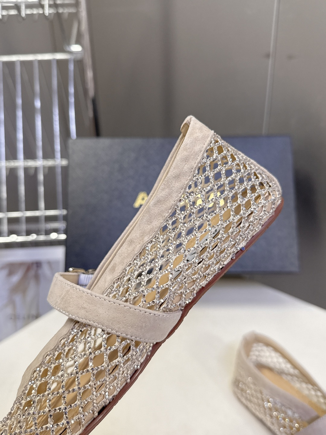 Alaia阿莱亚春夏最新款渔网水晶 平底芭蕾舞鞋 玛丽珍鞋 超多明星网红种草 Alaia水晶渔网芭蕾舞鞋