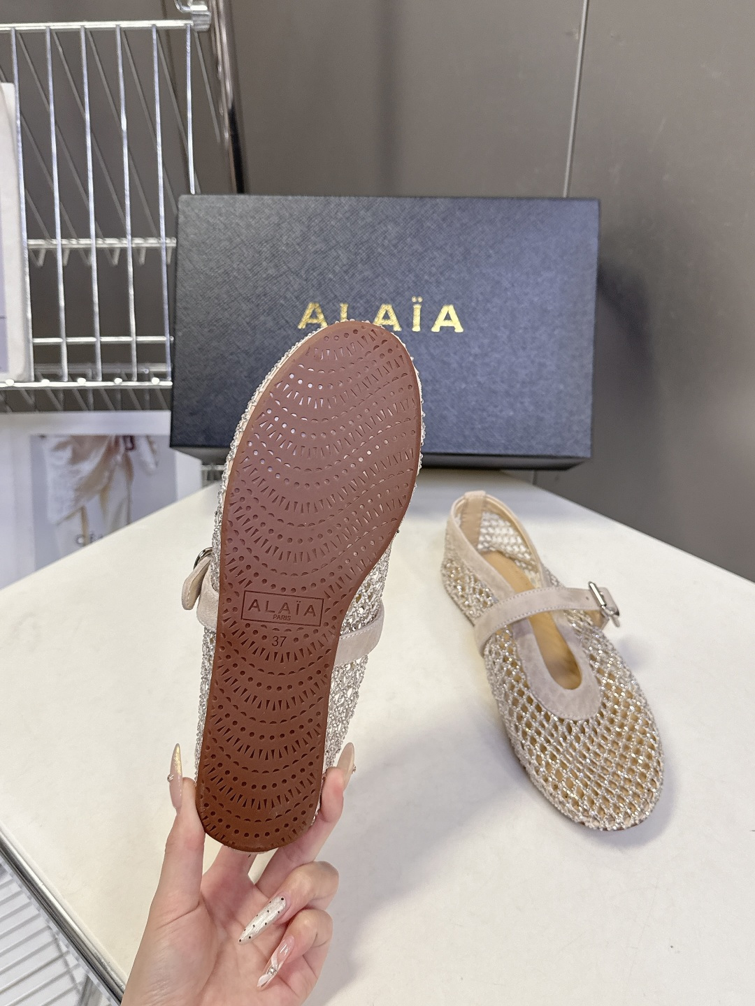 Alaia阿莱亚春夏最新款渔网水晶 平底芭蕾舞鞋 玛丽珍鞋 超多明星网红种草 Alaia水晶渔网芭蕾舞鞋