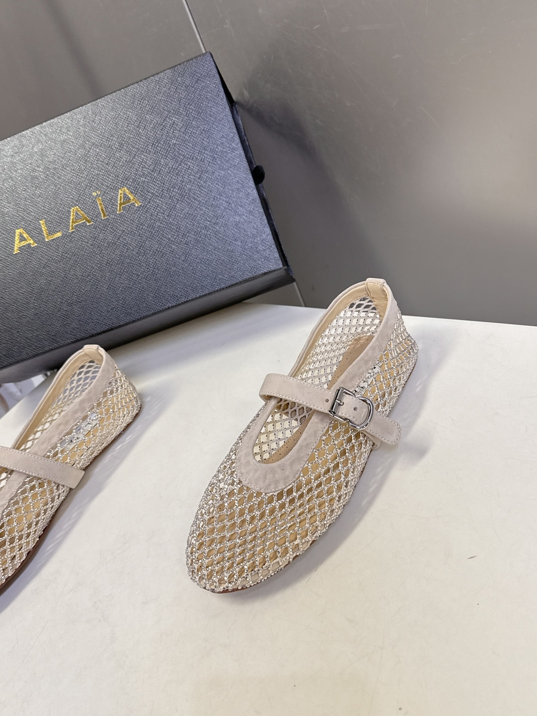 Alaia阿莱亚春夏最新款渔网水晶 平底芭蕾舞鞋 玛丽珍鞋 超多明星网红种草 Alaia水晶渔网芭蕾舞鞋