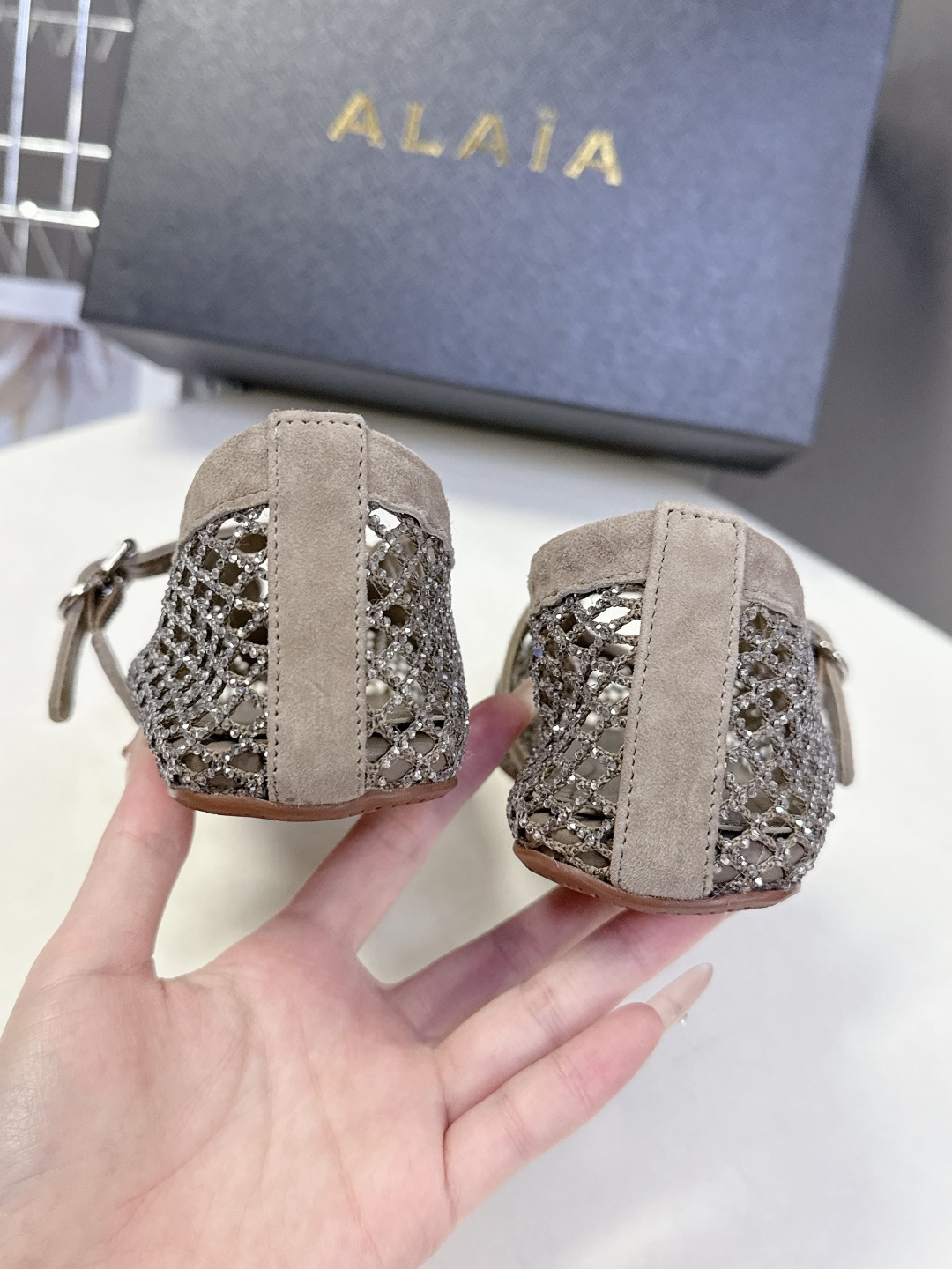 Alaia阿莱亚春夏最新款渔网水晶 平底芭蕾舞鞋 玛丽珍鞋 超多明星网红种草 Alaia水晶渔网芭蕾舞鞋