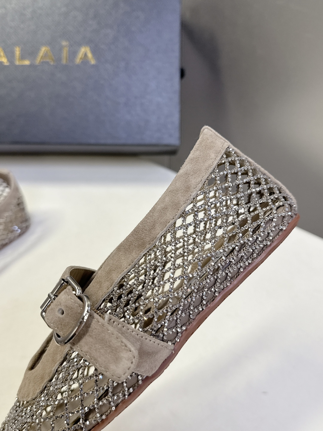 Alaia阿莱亚春夏最新款渔网水晶 平底芭蕾舞鞋 玛丽珍鞋 超多明星网红种草 Alaia水晶渔网芭蕾舞鞋