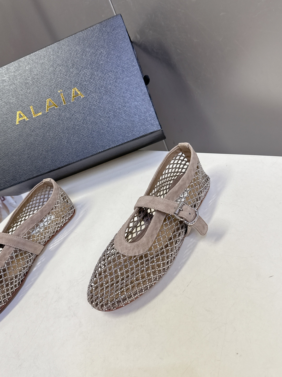 Alaia阿莱亚春夏最新款渔网水晶 平底芭蕾舞鞋 玛丽珍鞋 超多明星网红种草 Alaia水晶渔网芭蕾舞鞋