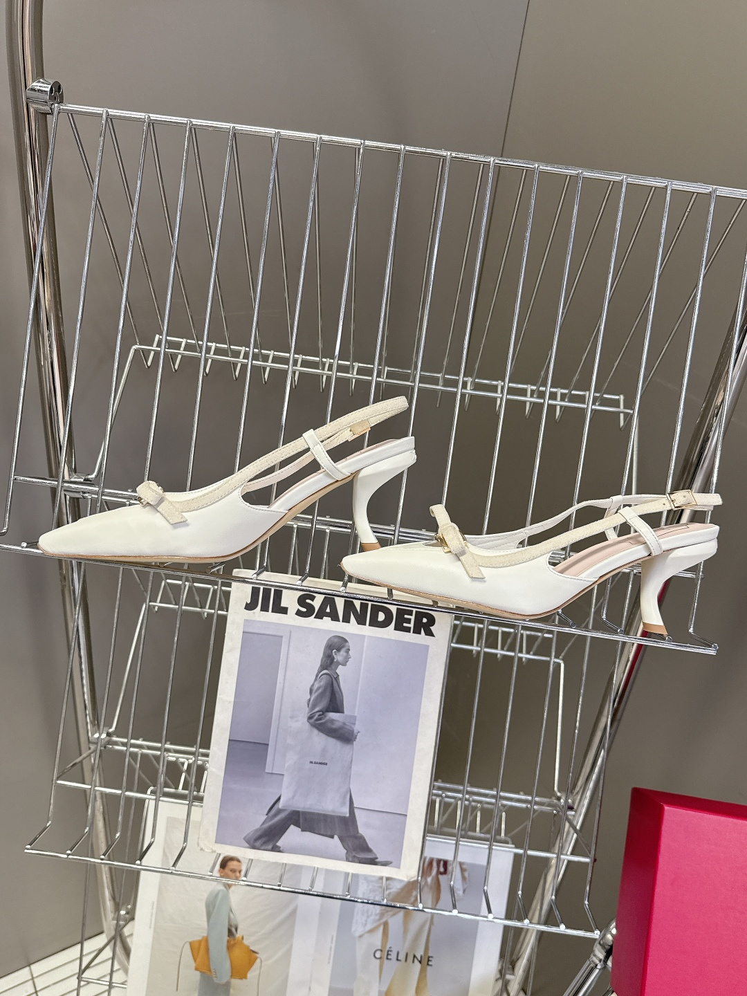 Roger Vivier罗杰·维维亚2026春夏最新款时装鞋超多明星网红种草 经典的尖头设计 蝴蝶结扣装