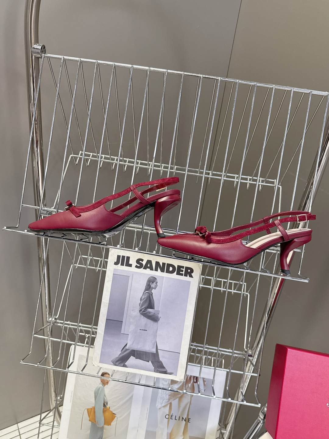 Roger Vivier罗杰·维维亚2026春夏最新款时装鞋超多明星网红种草 经典的尖头设计 蝴蝶结扣装