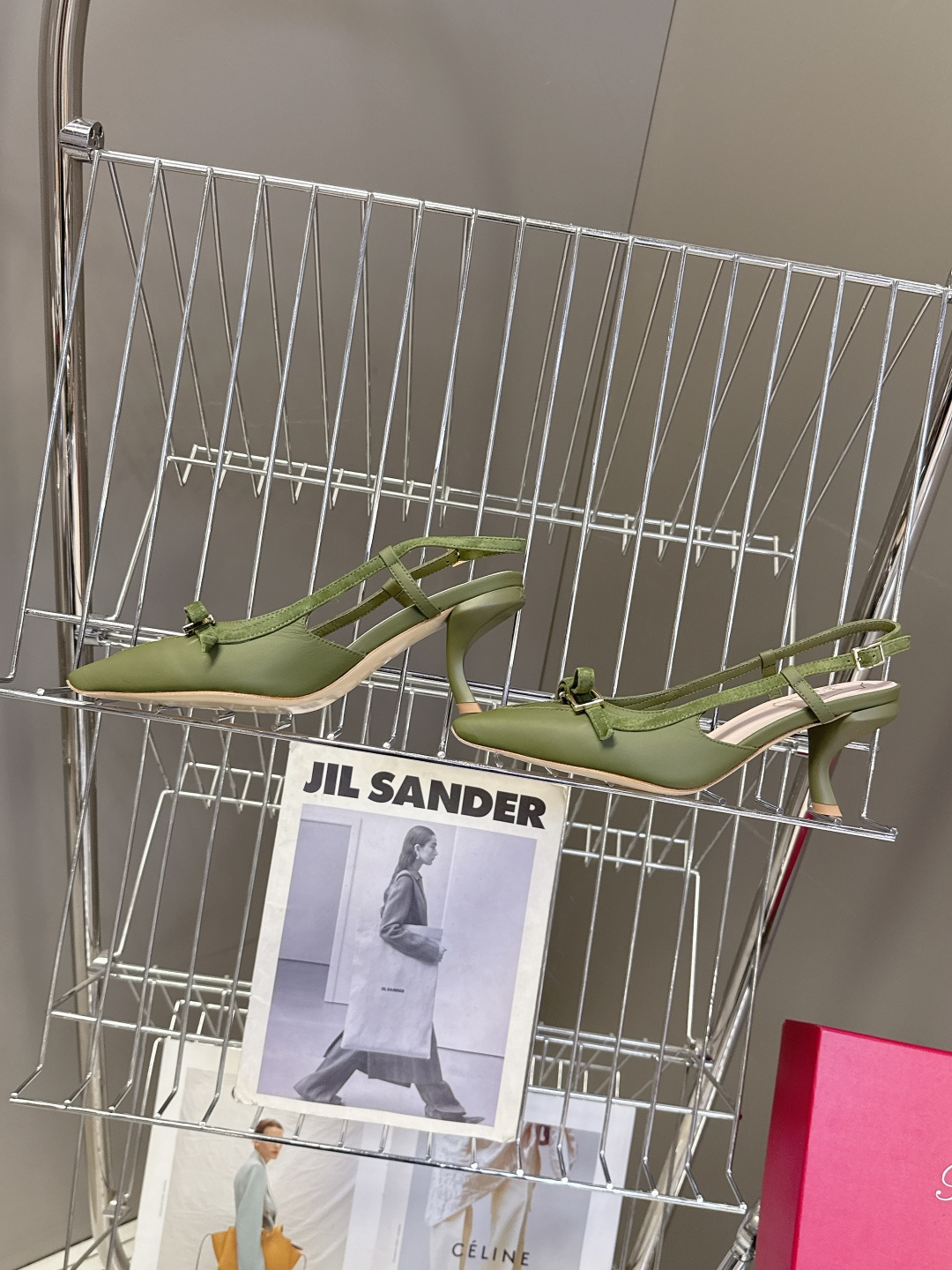 Roger Vivier罗杰·维维亚2026春夏最新款时装鞋超多明星网红种草 经典的尖头设计 蝴蝶结扣装