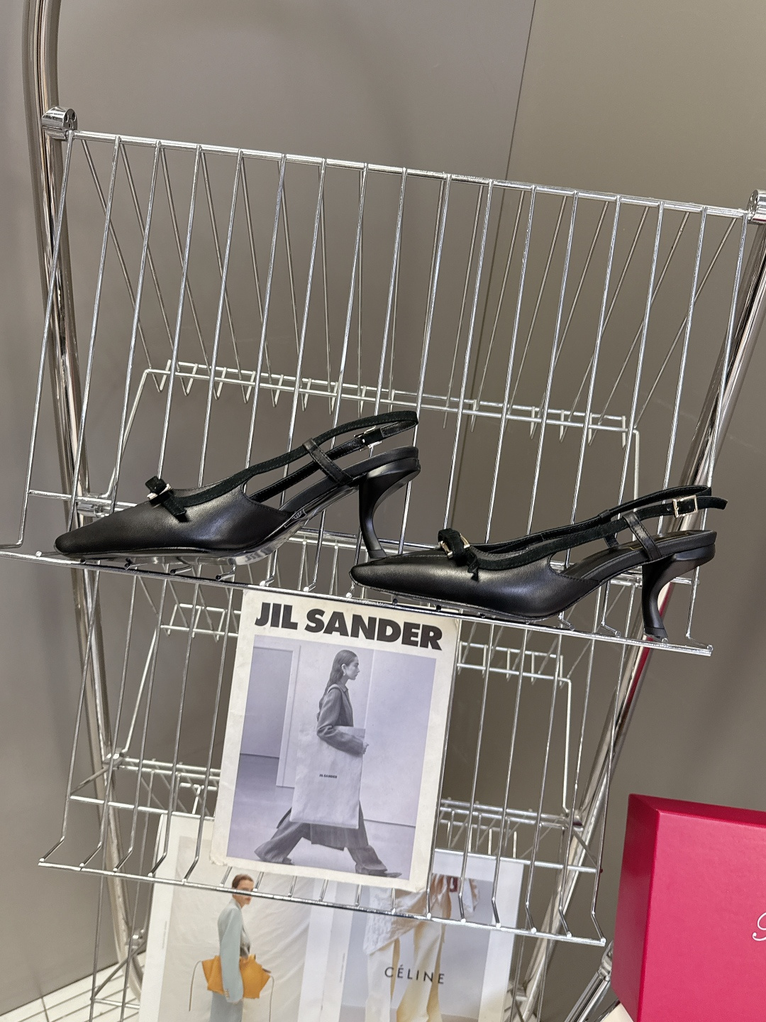 Roger Vivier罗杰·维维亚2026春夏最新款时装鞋超多明星网红种草 经典的尖头设计 蝴蝶结扣装