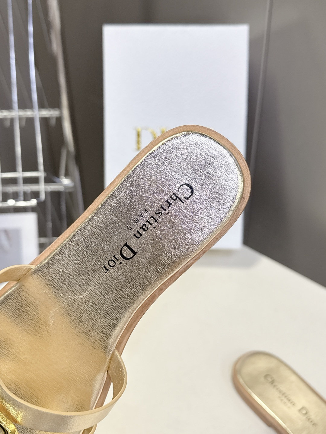 Dior迪奥2026春夏最新款CD拖鞋 超多明星时尚博主种草 春夏季必备 简约的设计 极具辨识度的品牌l