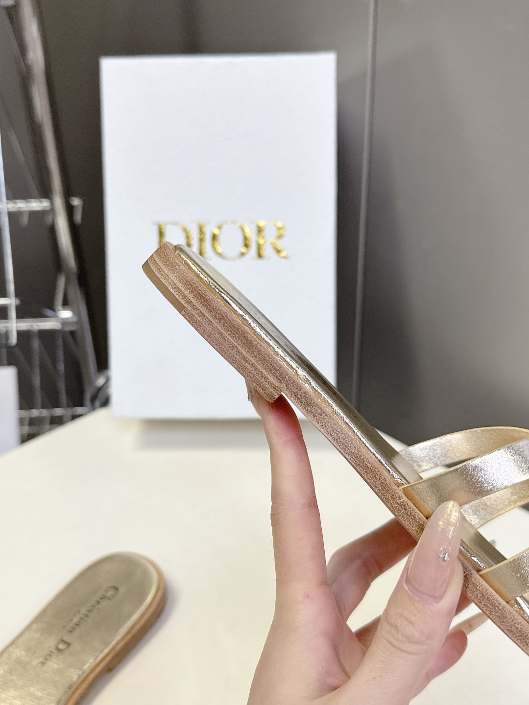 Dior迪奥2026春夏最新款CD拖鞋 超多明星时尚博主种草 春夏季必备 简约的设计 极具辨识度的品牌l