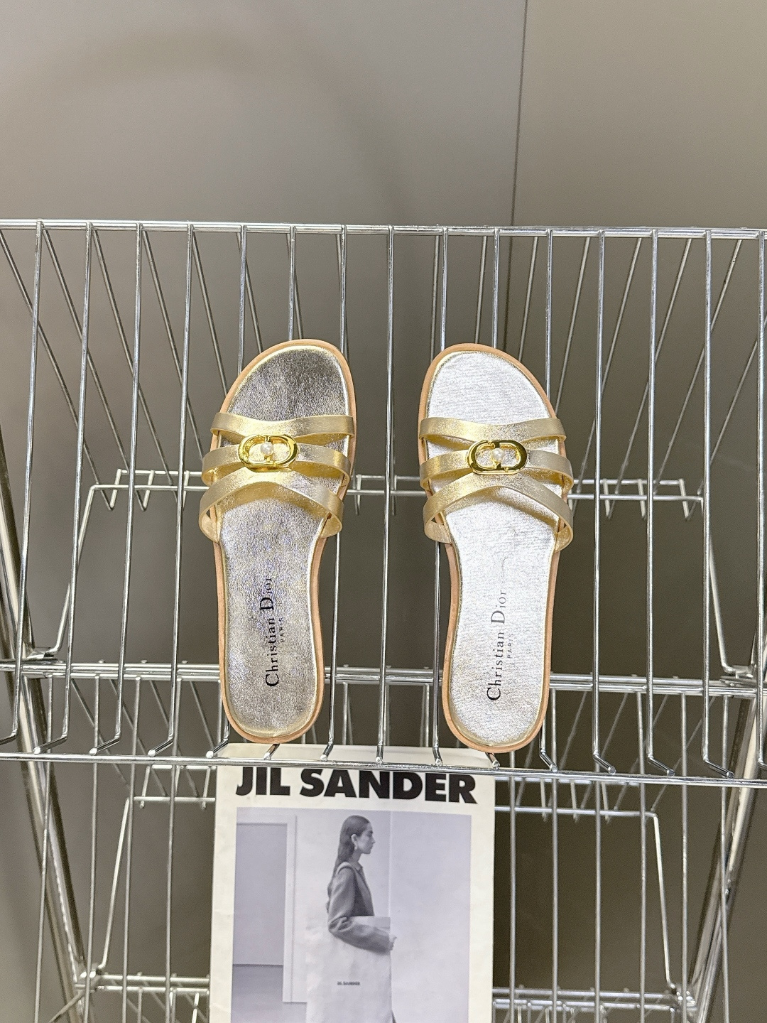 Dior迪奥2026春夏最新款CD拖鞋 超多明星时尚博主种草 春夏季必备 简约的设计 极具辨识度的品牌l