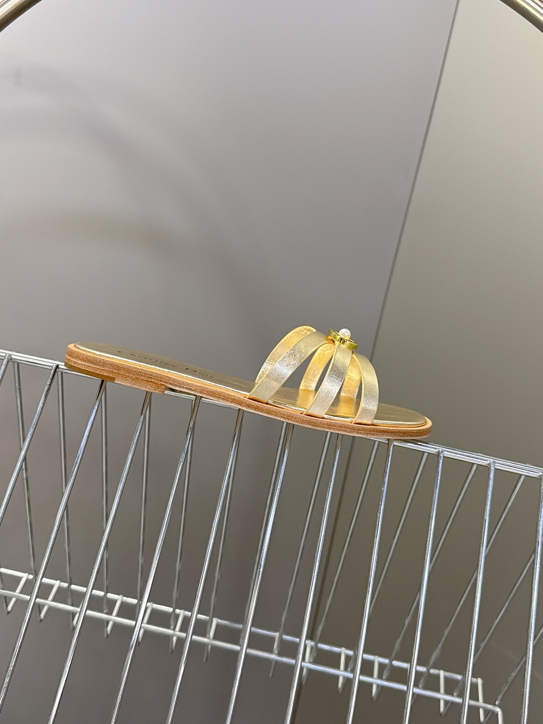 Dior迪奥2026春夏最新款CD拖鞋 超多明星时尚博主种草 春夏季必备 简约的设计 极具辨识度的品牌l