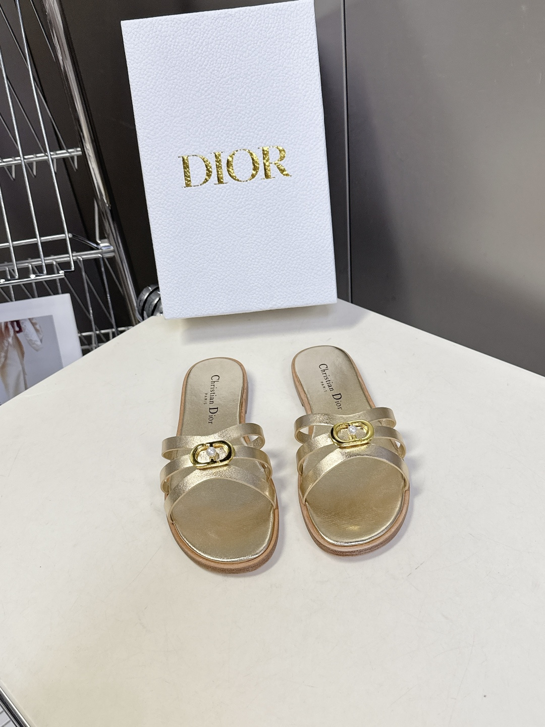 Dior迪奥2026春夏最新款CD拖鞋 超多明星时尚博主种草 春夏季必备 简约的设计 极具辨识度的品牌l