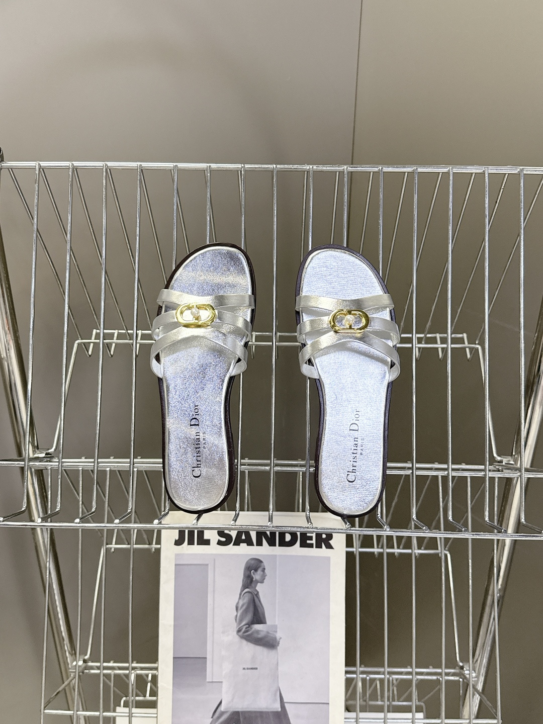 Dior迪奥2026春夏最新款CD拖鞋 超多明星时尚博主种草 春夏季必备 简约的设计 极具辨识度的品牌l
